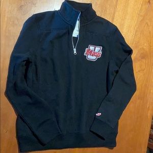 Sweat shirt U Mass black 3/4 zip size sm